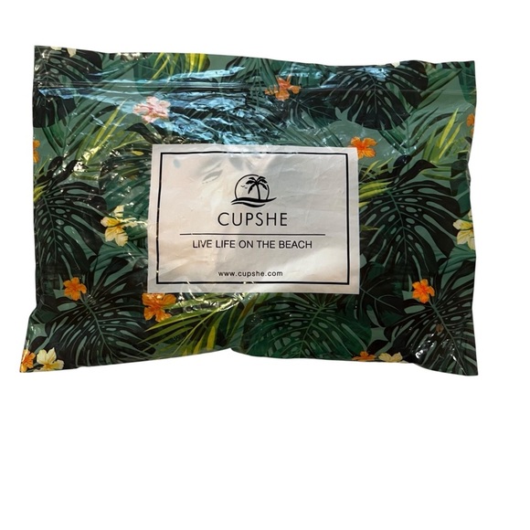 Cupshe Floral Bikini with Ruffle Details Large top and boring floral NWOT - Picture 11 of 11